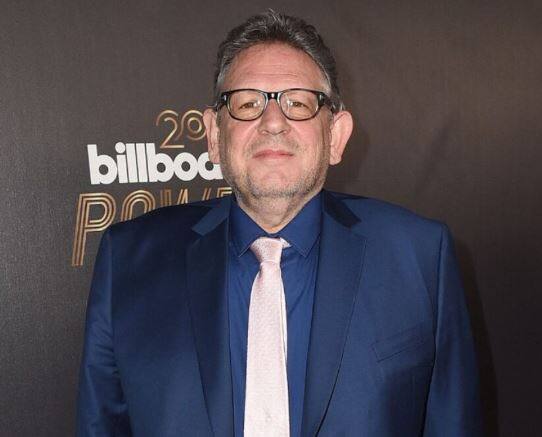 ਯੂਨੀਵਰਸਲ ਮਿਊਜ਼ਿਕ ਗਰੁੱਪ ਦੇ ਸੀਈਓ ਲੁਸਿਅਨ ਗ੍ਰਿਂਜ ਨੂੰ ਵੀ ਪਿਛਲੇ ਹਫਤੇ ਕੋਰੋਨਾਵਾਇਰਸ ਦੇ ਚਲਦਿਆਂ ਹਸਪਤਾਲ ਭਰਤੀ ਕਰਵਾਇਆ ਗਿਆ ਸੀ।