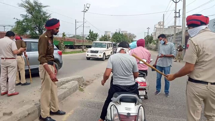 ਬਠਿੰਡਾ ਵਿੱਚ ਕਰਫਿਊ ਤੋਂ ਬਾਅਦ ਵੀ ਕੁਝ ਲੋਕ ਬਾਹਰ ਘੁੰਮ ਰਹੇ ਸੀ ਜਿਸ ਦੇ ਚੱਲਦੇ ਪੁਲਿਸ ਵੱਲੋਂ ਇੰਨ੍ਹਾਂ 'ਤੇ ਲਾਠੀਚਾਰਜ ਕੀਤਾ ਗਿਆ। 