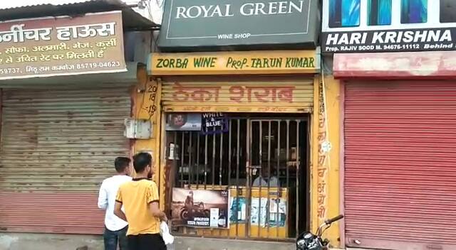 ਪੁਲਿਸ ਤੋਂ ਜਦ ਇਸ ਬਾਰੇ ਪੁੱਛਿਆ ਗਿਆ ਤਾਂ ਉਨ੍ਹਾਂ ਦਾ ਕਹਿਣਾ ਸੀ ਕਿ ਉਨ੍ਹਾਂ ਨੂੰ ਇਸ ਸਬੰਧੀ ਕੋਈ ਨਿਰਦੇਸ਼ ਨਹੀਂ ਦਿੱਤੇ ਗਏ।