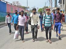 ਦੇਸ਼ ਦੇ ਮਜ਼ਦੂਰ ਭੁੱਖੇ ਢਿੱਡ ਸੌਣ ਲਈ ਮਜਬੂਰ, ਸੈਂਕੜੇ ਕਿਲੋਮੀਟਰ ਪੈਦਲ ਹੀ ਪਰਤ ਰਹੇ ਆਪਣੇ ਪਿੰਡ