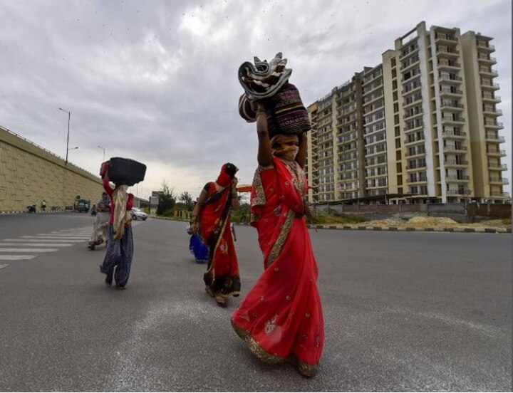 ਇੱਕ ਹੋਰ ਮਜ਼ਦੂਰ ਨੇ ਕਿਹਾ- ਜੇ ਬਾਹਰ ਚਲੇ ਜਾਓ ਤਾਂ ਪੁਲਿਸ ਮਾਰਦੀ ਹੈ। ਸਾਡਾ ਰੁਜ਼ਗਾਰ ਖਤਮ ਹੋ ਗਿਆ ਹੈ।