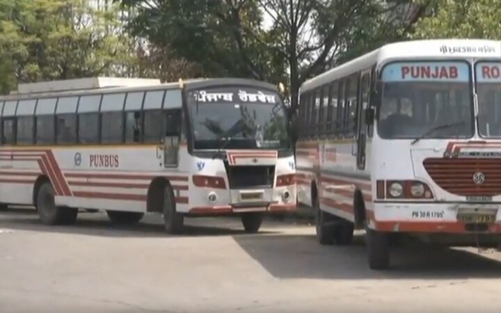 SGPC sent two buses to drop pilgrims in jammu ਪੰਜਾਬ ਕਰਫਿਊ: ਸ੍ਰੀ ਦਰਬਾਰ ਸਾਹਿਬ ਤੋਂ 60 ਲੋਕਾਂ ਨੂੰ ਜੰਮੂ ਭੇਜਣ ਲਈ ਦੋ ਬੱਸਾਂ ਰਵਾਨਾ