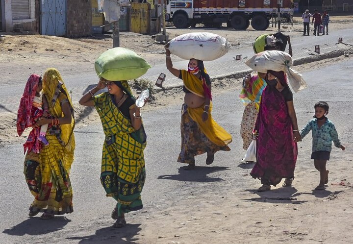 ਪੈਰਾਂ ‘ਤੇ ਛਾਲੇ ਪਏ ਹਨ, ਪਰ ਪੈਰ ਨਹੀਂ ਥੱਮ ਰਹੇ।