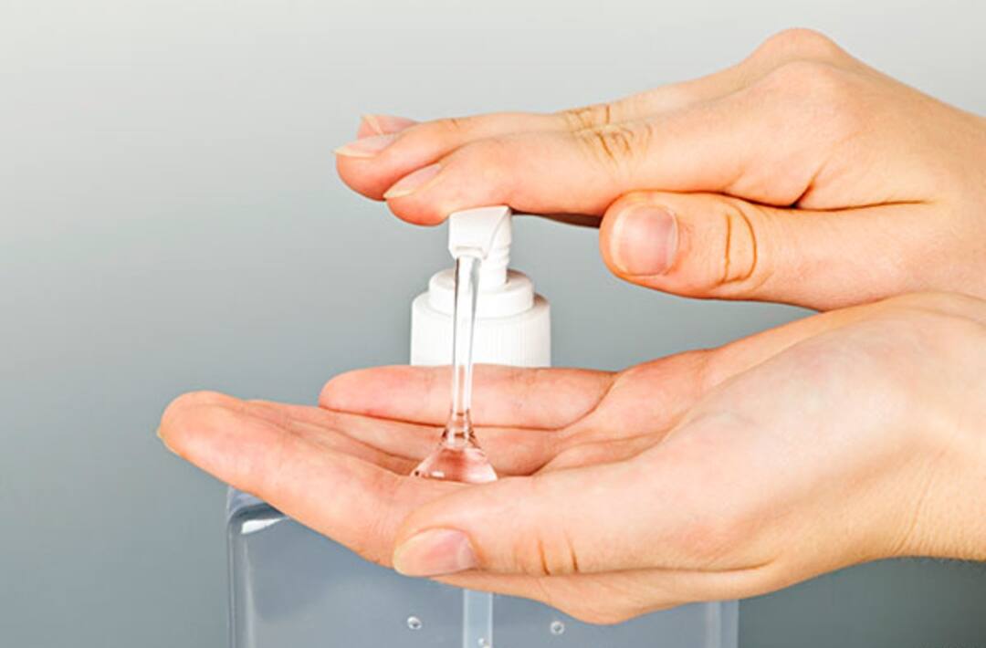 ਸੋਚ ਸਮਝ ਕੇ ਕਰੋ ਸੈਨੀਟਾਈਜ਼ਰ ਦੀ ਵਰਤੋਂ, ਕਿਤੇ ਪੈ ਜਾਏ ਨਾ ਪਛਤਾਉਣਾ! ਸਾਬਨ ਵੀ ਵਧੀਆ Take precautions while using sanitizers ਸੋਚ ਸਮਝ ਕੇ ਕਰੋ ਸੈਨੀਟਾਈਜ਼ਰ ਦੀ ਵਰਤੋਂ, ਕਿਤੇ ਪੈ ਜਾਏ ਨਾ ਪਛਤਾਉਣਾ! ਸਾਬਨ ਵੀ ਵਧੀਆ