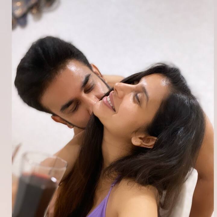 ਸੋਸ਼ਲ ਮੀਡੀਆ ‘ਤੇ ਦੋਨੋਂ ਆਪਣੀ ਬੇਹਦ ਹੌਟ ਤਸਵੀਰਾਂ ਅਕਸਰ ਸ਼ੇਅਰ ਕਰਦੇ ਦਿਖਾਈ ਦਿੰਦੇ ਹਨ।