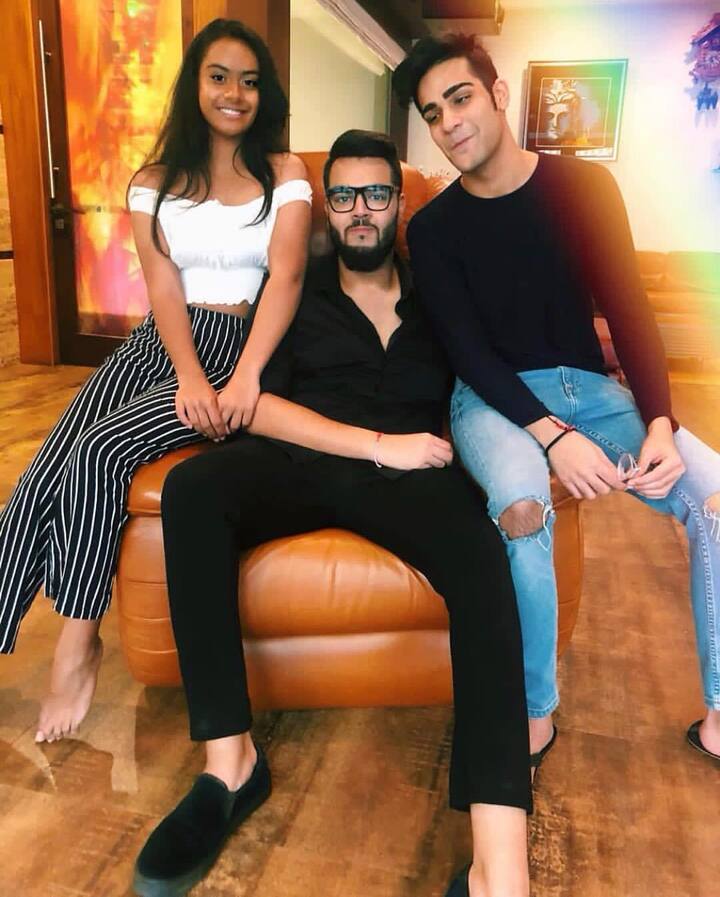 ਨਿਆਸਾ ਆਪਣੇ ਪਰਿਵਾਰ ਦੇ ਕਾਫੀ ਕਲੋਜ਼ ਹੈ।