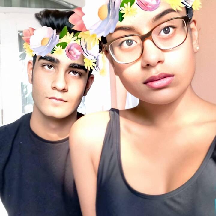 ਇਨ੍ਹਾਂ ਤਸਵੀਰਾਂ ‘ਚ ਨਿਆਸਾ ਆਪਣੀ ਭੂਆ ਤੇ ਅਜੈ ਦੇਵਗਨ ਦੀ ਭੈਣ ਨੀਲਮ ਦੇਵਗਨ ਗਾਂਧੀ ਦੇ ਬੇਟੇ ਅਮਨ ਨਾਲ ਦਿਖਾਈ ਦੇ ਰਹੀ ਹੈ।