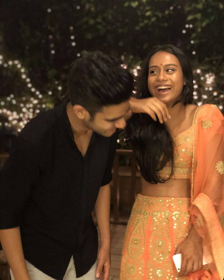 ਇਨ੍ਹਾਂ ਤਸਵੀਰਾਂ ਨੂੰ ਦੇਖਣ ਤੋਂ ਬਾਅਦ ਪਤਾ ਚੱਲ ਰਿਹਾ ਹੈ ਕਿ ਦੋਨਾਂ ਭੈਣ-ਭਰਾਵਾਂ ‘ਚ ਕਾਫੀ ਚੰਗੀ ਬਾਂਡਿੰਗ ਹੈ।