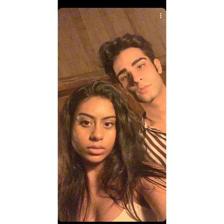 ਲੋਕ ਇਨ੍ਹਾਂ ਤਸਵੀਰਾਂ ਨੂੰ ਕਾਫੀ ਪਸੰਦ ਕਰ ਰਹੇ ਹਨ।