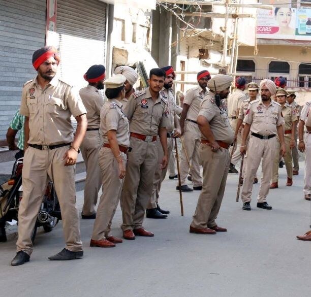 Curfew Extended in Punjab ਪੰਜਾਬ ਸਰਕਾਰ ਨੇ ਕਰਫਿਊ ਨੂੰ ਲੈ ਕਿ ਪਾਇਆ ਭੰਬਲਭੁਸਾ, ਨੋਟਿਸ ਜਾਰੀ ਕਰਨ ਮਗਰੋਂ ਕੀਤਾ ਇਨਕਾਰ