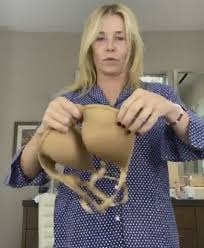  Chelsea Handler Did A Bra-To-Face Mask Tutorial ਕੋਰੋਨਾ ਕਰਕੇ ਮੁੱਕੇ ਮਾਸਕ, ਸਟਾਰ ਨੇ ਆਪਣੀ ਬ੍ਰਾ ਨਾਲ ਹੀ ਸਾਰਿਆ ਕੰਮ, ਵੀਡੀਓ ਵਾਇਰਲ