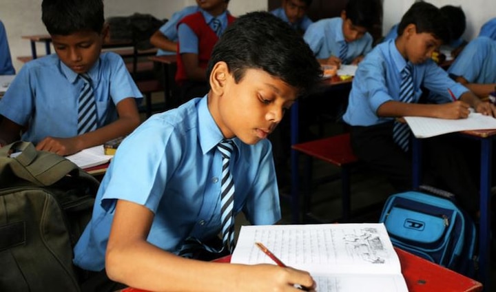 Punjab directs private schools not to increase school fees for 2020-21 ਪੰਜਾਬ ਦੇ ਪ੍ਰਾਈਵੇਟ ਸਕੂਲਾਂ ਸੂਬਾ ਸਰਕਾਰ ਨੇ ਕੀਤੀ ਖਾਸ ਅਪੀਲ, ਕਿਹਾ 2020-21 ਸੈਸ਼ਨ ਲਈ ਫੀਸਾਂ ਨਾ ਵਧਾਉਣ