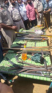 ਨਿਹੰਗਾਂ ਦੇ ਡੇਰੇ ਤੋਂ ਮਿਲੇ ਵੱਡੀ ਮਾਤਰਾ 'ਚ ਹਥਿਆਰ, ਕਮਾਂਡੋ ਆਪ੍ਰੇਸ਼ਨ ਦੌਰਾਨ 7 ਗ੍ਰਿਫਤਾਰ