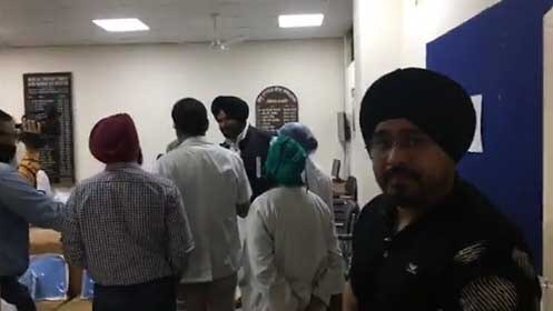 Navjot Singh Sidhu distributing PPE kits to doctors in amritsar ਨਵਜੋਤ ਸਿੱਧੂ ਦਾ ਵਿਸਾਖੀ ਤੌਹਫ਼ਾ, ਤੜਕੇ ਹੀ ਪਹੁੰਚੇ ਹਸਪਤਾਲ