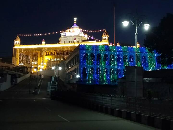 ਖਾਲਸਾ ਸਾਜਨਾ ਦਿਵਸ 'ਵਿਸਾਖੀ' ਮੌਕੇ ਅੱਜ ਤਖਤ ਸ਼੍ਰੀ ਕੇਸਗੜ੍ਹ ਸਾਹਿਬ ਵਿਖੇ ਸ਼੍ਰੀ ਅਖੰਡ ਪਾਠ ਸਾਹਿਬ ਦੇ ਭੋਗ ਪਾਏ ਗਏ।