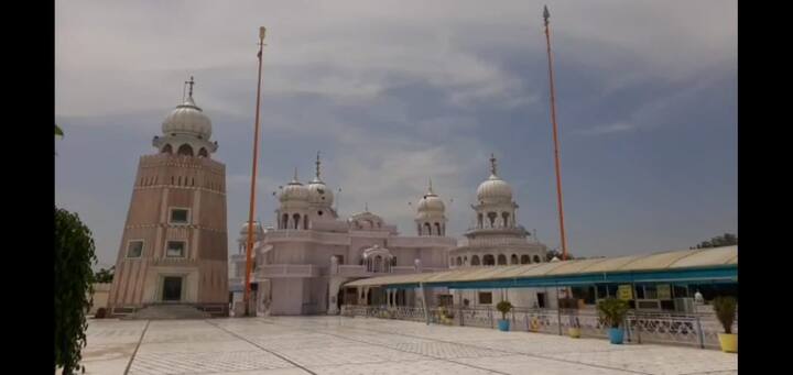 ਦੁਨੀਆਂ ਭਰ ਵਿੱਚ ਜਿੱਥੇ ਹਰ ਸਾਲ ਵਿਸਾਖੀ ਦਾ ਤਿਉਹਾਰ ਬੜੀ ਧੂਮ ਧਾਮ ਨਾਲ ਮਨਾਇਆ ਜਾਂਦਾ ਹੈ। ਉੱਥੇ ਹੀ ਲੌਕਡਾਊਨ ਕਰਕੇ ਅੱਜ ਵਿਸਾਖੀ ਦੇ ਤਿਉਹਾਰ ਦੀਆਂ ਰੌਣਕਾਂ ਨਹੀਂ ਦੇਖਣ ਨੂੰ ਮਿਲ ਰਹੀਆਂ।
