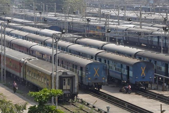 Adhir urges Piyush Goyal to resume local train services in Bengal ਬੰਗਾਲ 'ਚ ਵੀ ਰੇਲ ਆਵਾਜਾਈ ਠੱਪ, ਕੈਪਟਨ ਮਗਰੋਂ ਅਧੀਰ ਰੰਜਨ ਨੇ ਲਿਖੀ ਰੇਲਵੇ ਮੰਤਰੀ ਨੂੰ ਚਿੱਠੀ