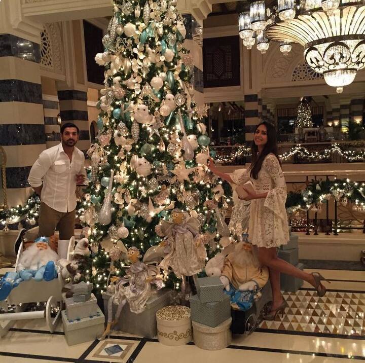  ਜੌਨ ਨੇ ਬਿਪਾਸ਼ਾ ਨਾਲ 9 ਸਾਲਾਂ ਦਾ ਰਿਸ਼ਤਾ ਤੋੜ ਪ੍ਰਿਆ ਨਾਲ ਵਿਆਹ ਕਰਵਾ ਲਿਆ। ਜੌਨ ਦੀ ਮੁਲਾਕਾਤ ਪ੍ਰਿਆ ਨਾਲ ਬਾਂਦਰਾ ਦੇ ਇੱਕ ਜਿਮ ਵਿੱਚ ਹੋਈ ਸੀ। ਦੋਵਾਂ ਨੇ ਇੱਕ-ਦੂਜੇ ਨੂੰ ਦੋ ਸਾਲਾਂ ਲਈ ਡੇਟ ਕੀਤਾ।ਪ੍ਰਿਆ ਪੇਸ਼ੇ ਤੋਂ ਇੱਕ ਬੈਂਕਰ ਹੈ।