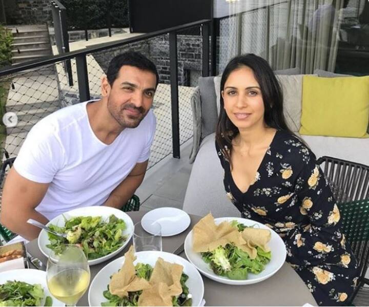  ਪ੍ਰਿਆ ਮੇਰੀ ਫੁੱਟਬਾਲ ਟੀਮ ਨੌਰਥ ਈਸਟ ਯੂਨਾਈਟਿਡ ਐਫਸੀ ਦੇਖਦੀ ਹੈ ਪਰ ਉਹ ਪਰਦੇ ਪਿੱਛੇ ਰਹਿਣਾ ਪਸੰਦ ਕਰਦੀ ਹੈ।