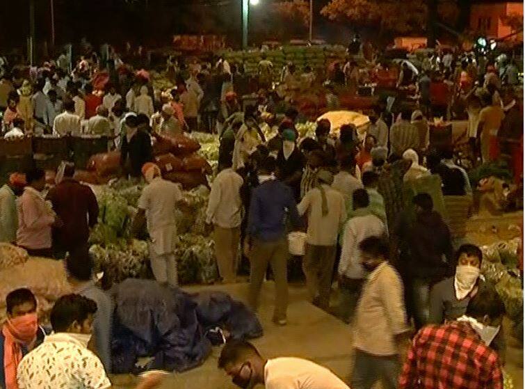 ਸ਼ਬਜੀ ਮੰਡੀ 'ਚ ਨਾ ਪਾਓ ਭੀੜ, ਜੇ ਉਲੰਘਣਾ ਕੀਤੀ ਤਾਂ ਭੇਜੇ ਜਾਓਗੇ ਓਪਨ ਜੇਲ Sabji Mandi- Amritsar Action against Curfew Violators ਸ਼ਬਜੀ ਮੰਡੀ 'ਚ ਨਾ ਪਾਓ ਭੀੜ, ਜੇ ਉਲੰਘਣਾ ਕੀਤੀ ਤਾਂ ਭੇਜੇ ਜਾਓਗੇ ਓਪਨ ਜੇਲ