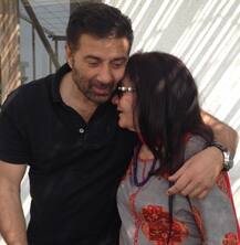 ਸਨੀ ਦਿਓਲ ਨੇ ਮਾਂ ਪ੍ਰਕਾਸ਼ ਕੌਰ ਨਾਲ ਸ਼ੇਅਰ ਕੀਤੀਆਂ ਬੇਹੱਦ ਖ਼ਾਸ ਤਸਵੀਰਾਂ, ਇੱਥੇ ਦੇਖੋ