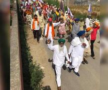 ਅੱਠ ਜ਼ਿਲ੍ਹਿਆਂ 'ਚ ਕਿਸਾਨਾਂ ਤੋੜਿਆ ਕਰਫਿਊ, ਕੈਪਟਨ ਸਰਕਾਰ ਖਿਲਾਫ ਕੱਢੀ ਭੜਾਸ