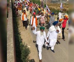 ਅੱਠ ਜ਼ਿਲ੍ਹਿਆਂ 'ਚ ਕਿਸਾਨਾਂ ਤੋੜਿਆ ਕਰਫਿਊ, ਕੈਪਟਨ ਸਰਕਾਰ ਖਿਲਾਫ ਕੱਢੀ ਭੜਾਸ