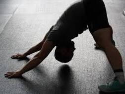 ਛੋਟੀ ਹਾਈਟ ਕਰ ਰਹੀ ਹੈ ਪਰੇਸ਼ਾਨ, ਤਾਂ ਇਨ੍ਹਾਂ 5 ਤਰੀਕਿਆਂ ਨਾਲ ਵਧਾਓ