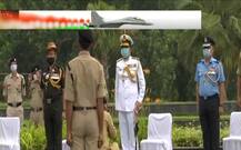 ਕੋਰੋਨਾ ਵਾਰੀਅਰਸ ਦੇ ਸਨਮਾਨ ‘ਚ ਸੈਨਾ ਨੇ ਦਿੱਤੀ ਸਲਾਮੀ, ਦੇਖੋ ਫਲਾਈ ਪੋਸਟ ਦੀਆਂ ਰੋਮਾਂਚਕ ਤਸਵੀਰਾਂ