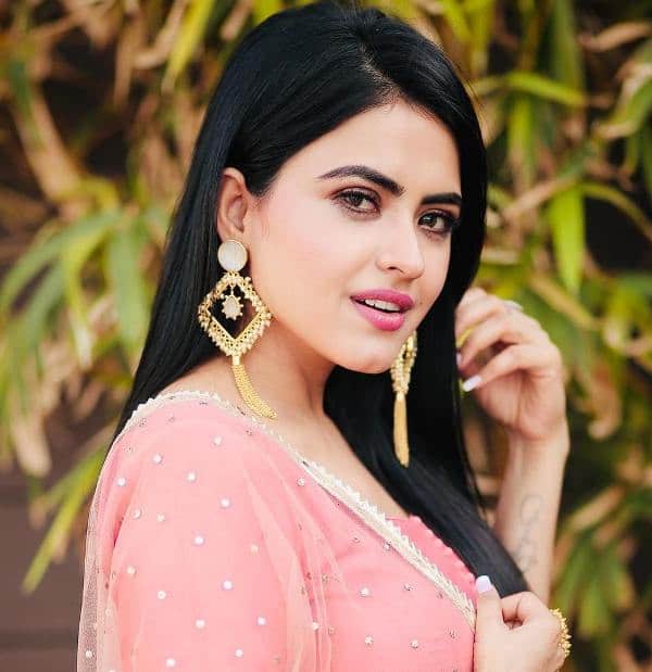 ਪੌਲੀਵੁੱਡ ਇੰਡਸਟਰੀ ਦੀ ਸੁਪਰਹਿੱਟ ਅਦਾਕਾਰਾ ਸਿੰਮੀ ਚਾਹਲ ਅੱਜ ਆਪਣਾ 28ਵਾਂ ਜਨਮ ਦਿਨ ਮਨਾ ਰਹੀ ਹੈ।