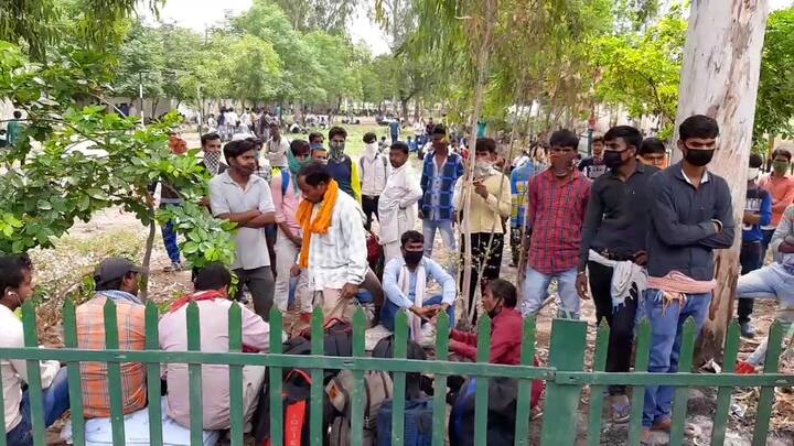 ਬਠਿੰਡਾ ਦੇ ਰੇਲਵੇ ਸਟੇਸ਼ਨ ਨੇੜੇ ਬਨ੍ਹੇ ਇੱਕ ਪਾਰਕ 'ਚ ਇਹ ਪ੍ਰਵਾਸੀ ਮਜ਼ਦੂਰ ਵੱਡੀ ਗਿਣਤੀ 'ਚ ਇਕੱਠੇ ਹੋ ਰਹੇ ਹਨ।