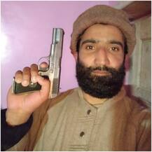 ਜੰਮੂ-ਕਸ਼ਮੀਰ ‘ਚ ਅੱਤਵਾਦੀਆਂ ਸਮੇਤ ਉਸ ਦੇ ਚਾਰ ਸਾਥੀ ਗ੍ਰਿਫਤਾਰ, ਹੱਥਿਆਰ ਤੇ ਗੋਲਾ-ਬਾਰੂਦ ਵੀ ਬਰਾਮਦ