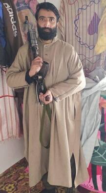 ਜੰਮੂ-ਕਸ਼ਮੀਰ ‘ਚ ਅੱਤਵਾਦੀਆਂ ਸਮੇਤ ਉਸ ਦੇ ਚਾਰ ਸਾਥੀ ਗ੍ਰਿਫਤਾਰ, ਹੱਥਿਆਰ ਤੇ ਗੋਲਾ-ਬਾਰੂਦ ਵੀ ਬਰਾਮਦ