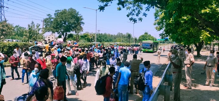 ਫਿਰ ਇਨ੍ਹਾਂ ਮਜ਼ਦੂਰਾਂ ਨੂੰ ਸੀਟੀਯੂ ਦੀਆਂ ਬੱਸਾਂ ਰਾਹੀਂ ਰੇਲਵੇ ਸਟੇਸ਼ਨ ਪਹੁੰਚਾਇਆ ਜਾਂਦਾ ਹੈ। 