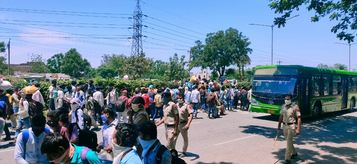  ਪੁਲਿਸ ਨੇ ਇਨ੍ਹਾਂ ਮਜ਼ਦੂਰਾਂ ਨੂੰ ਵਾਪਸ ਘਰ ਭੇਜਣ ਲਈ ਮਾਮੂਲੀ ਬਲ ਦਾ ਪ੍ਰਯੋਗ ਵੀ ਕੀਤਾ।