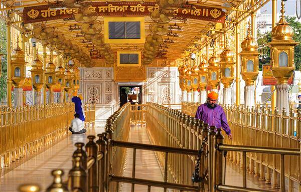 ਸ਼ਰਧਾਲੂਆਂ ਦਾ ਕਹਿਣਾ ਹੈ ਕਿ ਉਹ ਗੁਰੂ ਘਰ ਸ਼ੁਕਰਾਨਾ ਕਰਨ ਆਏ ਹਨ ਕਿ ਦੁਬਾਰਾ ਪਹਿਲਾਂ ਦੀ ਤਰਾਂ ਜ਼ਿੰਦਗੀ ਬਹਾਲ ਹੋ ਰਹੀ ਹੈ ਤੇ ਲੋਕਾਂ ਨੂੰ ਵੀ ਅਪੀਲ ਕਰਦੇ ਹਨ ਕਿ ਉਹ ਸਿਹਤ ਵਿਭਾਗ ਦੀਆਂ ਹਦਾਇਤਾਂ ਨੂੰ ਮੁੱਖ ਰੱਖਦੇ ਹੋਏ ਮਾਸਕ ਪਹਿਨਣ ਤੇ ਸੈਨੀਟਾਈਜ਼ਰ ਦੀ ਵਰਤੋਂ ਕਰਨ।
