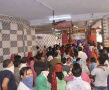 ਪਹਿਲੇ ਦਿਨ ਹੀ ਸਰਕਾਰੀ ਹਦਾਇਤਾਂ ਦੀ ਉੱਡੀਆਂ ਧੱਜੀਆਂ, ਧਾਰਮਿਕ ਆਸਥਾ ਕਰਕੇ ਲੋਕ ਹੋਏ ਬੇਪ੍ਰਵਾਹ