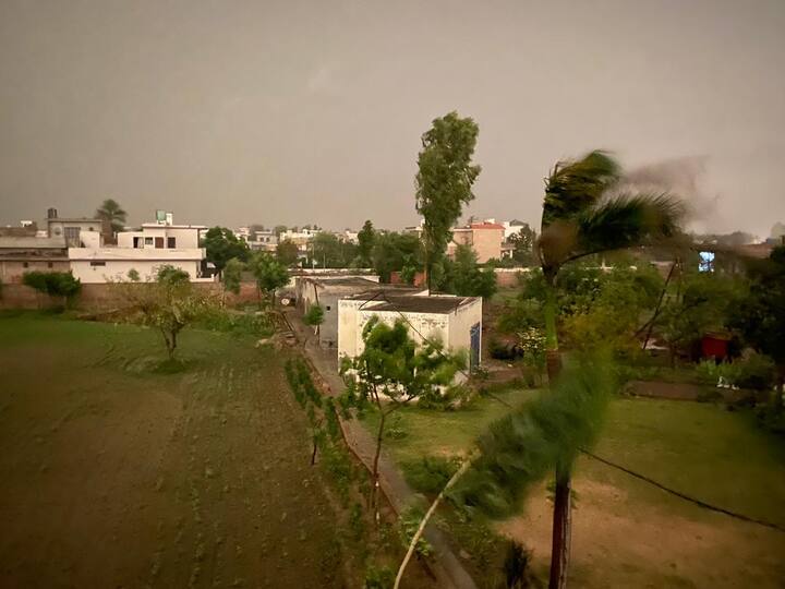  ਵੱਧ ਰਹੀ ਹੀਟਵੇਵ ਤੋਂ ਪੰਜਾਬ ਦੇ ਲੋਕ ਰਾਹਤ ਮਹਿਸੂਸ ਕਰ ਰਹੇ ਹਨ।