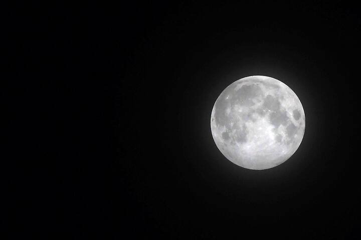 ਚੰਦਰਮਾ ਗ੍ਰਹਿਣ ਤਿੰਨ ਤਰ੍ਹਾਂ ਦੇ ਹੁੰਦੇ ਹਨ, ਅੰਸ਼ਕ, ਉਪ-ਛਾਂ ਤੇ ਪੂਰਨ ਗ੍ਰਹਿਣ।