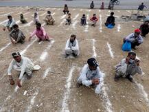 ਕੋਰੋਨਾ ਨਾਲ 30 ਲੱਖ ਪਾਕਿਸਤਾਨੀਆਂ ‘ਤੇ ਮੰਡਰਾ ਰਿਹਾ ਇਹ ਵੱਡਾ ਖ਼ਤਰਾ!