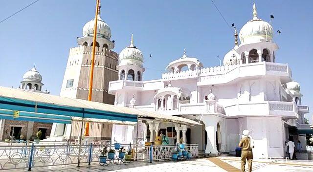 ਕੋਰੋਨਾਵਾਇਰਸ ਦੇ ਚੱਲਦਿਆਂ ਦੇਸ਼ ‘ਚ ਲੱਗੇ ਲੌਕਡਾਊਨ ਨੂੰ ਹਟਾਉਣ ਤੋਂ ਬਾਅਦ ਅਨਲੌਕ-1 ਦੀ ਸ਼ੁਰੂਆਤ ‘ਚ ਧਾਰਮਿਕ ਸਥਾਨ ਖੋਲ੍ਹਣ ਦੀ ਇਜਾਜ਼ਤ ਵੀ ਦੇ ਦਿੱਤੀ ਗਈ ਹੈ।