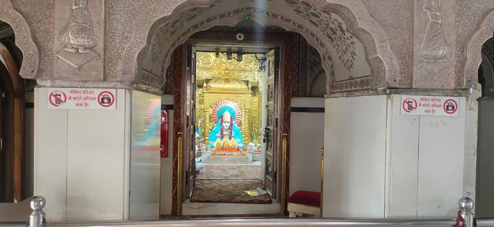 ਮਾਤਾ ਮਾਨਸਾ ਦੇਵੀ ਮੰਦਰ ਪੰਚਕੁਲਾ, ਤੋਂ ਸੰਗਤਾਂ ਲਈ ਖੋਲ੍ਹ ਦਿੱਤਾ ਗਿਆ ਹੈ। ਇਸ ਦੇ ਲਈ ਸ਼ਰਧਾਲੂਆਂ ਨੂੰ ਪਹਿਲਾਂ ਤੋਂ ਆੱਨਲਾਈਨ ਬੁੱਕ ਕਰਨੀ ਪਏਗੀ।