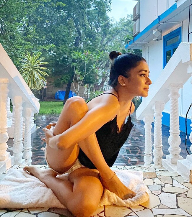 TV actress Tina Dutta's Yoga Pose Goes Viral, See Photos ‘ਉਤਰਨ’ ਤੋਂ ਫੈਮਸ ਹੋਈ ਟੀਨਾ ਦੱਤਾ ਦਾ ਯੋਗਾ ਪੋਜ਼ ਵਾਇਰਲ, ਦੇਖੋ ਤਸਵੀਰਾਂ