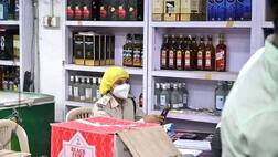 ਸ਼ਰਾਬ ਠੇਕਿਆਂ ਤੇ ਮਹਿਲਾ ਕਰਮੀਆਂ ਦੀ ਤਾਇਨਾਤੀ ਦੇ ਫੈਸਲੇ 'ਤੇ ਸਰਕਾਰ ਦੇ ਹੋਈ ਨਿਖੇਦੀ, ਹੁਣ ਕੀਤਾ ਇਹ ਫੈਸਲਾ