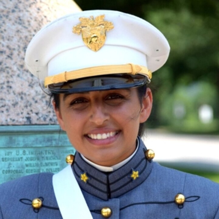 First Sikh woman graduates from US military academy ਅਨਮੋਲ ਨਾਰੰਗ, ਅਮਰੀਕਾ ਦੀ ਮਿਲਟਰੀ ਅਕੈਡਮੀ ਤੋਂ ਗ੍ਰੈਜੂਏਟ ਹੋਣ ਵਾਲੀ ਪਹਿਲੀ ਸਿੱਖ ਔਰਤ