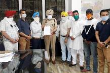 ਸਿੱਧੂ ਮੂਸੇਵਾਲਾ ਵੱਲੋਂ ਮੀਡੀਆ ਨੂੰ ਧਮਕੀਆਂ ਦੇਣ ਦੇ ਮਾਮਲੇ ‘ਚ ਪੱਤਰਕਾਰਾਂ ਨੇ SSP ਨੂੰ ਦਿੱਤਾ ਮੰਗ ਪੱਤਰ