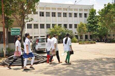 after lockdown colleges open in Punjab for teaching & non teaching staff ਕੋਰੋਨਾ ਵਾਇਰਸ: ਲੰਮੇ ਲੌਕਡਾਊਨ ਮਗਰੋਂ ਪੰਜਾਬ 'ਚ ਮੁੜ ਖੁੱਲ੍ਹੇ ਕਾਲਜ