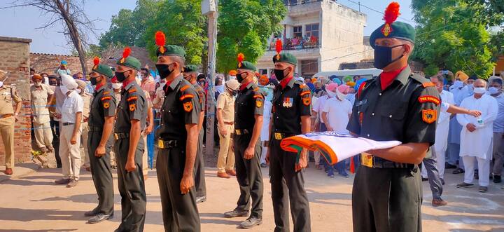 ਸ਼ਹੀਦ ਦੀ ਮ੍ਰਿਤਕ ਦੇਹ ਨੂੰ ਫੁੱਲਾਂ ਨਾਲ ਸਜਾ ਇੱਕ ਗੱਡੀ ਵਿੱਚ ਚੰਡੀਗੜ੍ਹ ਤੋਂ ਪਟਿਆਲਾ ਅਤੇ ਫਿਰ ਜੱਦੀ ਪਿੰਡ ਸੀਲ ਲਿਆਂਦਾ ਗਿਆ, ਜਿੱਥੇ ਸੈਂਕੜੇ ਪਿੰਡ ਵਾਸੀਆਂ ਅਤੇ ਪ੍ਰਸ਼ਾਸਨ ਨੇ ਉਨ੍ਹਾਂ ਨੂੰ ਸ਼ਰਧਾਂਜਲੀ ਭੇਟ ਕੀਤੀ।