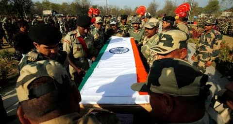 ਪੋਸਟਮਾਰਟਮ ਰਿਪੋਟਰ 'ਚ ਵੱਡਾ ਖੁਲਾਸਾ, ਭਾਰਤੀ ਸੈਨਿਕਾਂ ਦੀਆਂ ਲਾਸ਼ਾਂ ਬਿਆਨ ਰਹੀਆਂ ਪੂਰੀ ਕਹਾਣੀ ਪੋਸਟਮਾਰਟਮ ਰਿਪੋਟਰ 'ਚ ਵੱਡਾ ਖੁਲਾਸਾ, ਭਾਰਤੀ ਸੈਨਿਕਾਂ ਦੀਆਂ ਲਾਸ਼ਾਂ ਬਿਆਨ ਰਹੀਆਂ ਪੂਰੀ ਕਹਾਣੀ