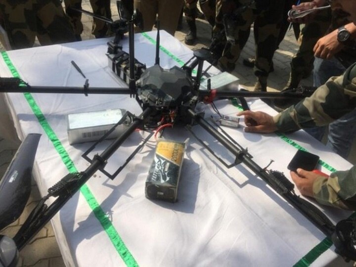 BSF shoots down Pakistani drone carrying rifle, grenades near Jammu border ਪਾਕਿਸਤਾਨ ਨੇ ਭਾਰਤੀ ਸਰਹੱਦ ਦੀ ਰੇਕੀ ਲਈ ਭੇਜਿਆ ਡਰੋਨ, ਬੀਐਸਐਫ ਕੀਤਾ ਤਬਾਹ